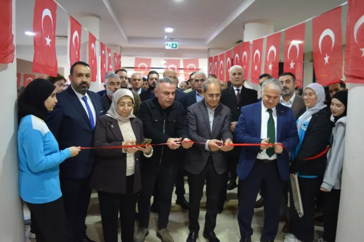 Ceyhan’da “Çanakkale Gezici Müzesi” Sergisi Açıldı 