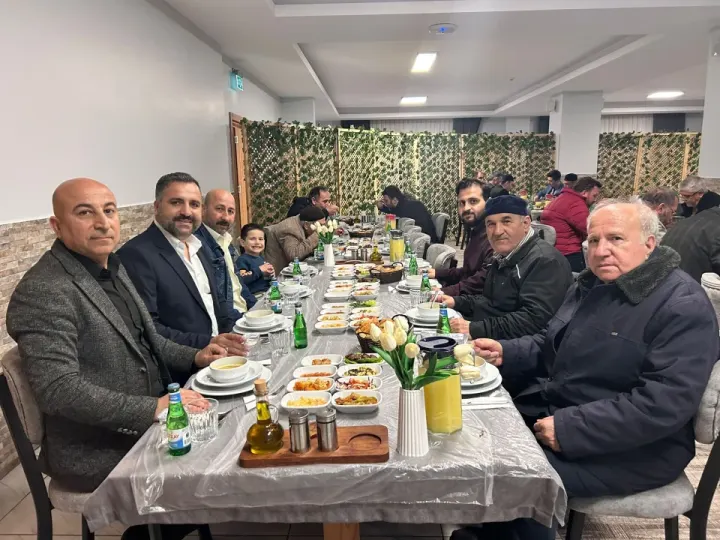 Ceyhan’ın tanınmış iş insanı Yusuf Doğan’dan İftar Yemeği
