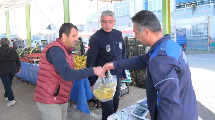 Ceyhan’da Pazar Yerlerine Gramaj ve Fiyat Etiketi Denetimi