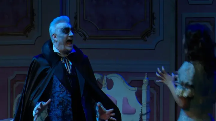 “Dracula Bir Dehşet Komedisi” Adanalıları güldürdü