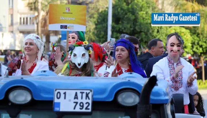 Ukraynalılar Adana’nın karnavalında 