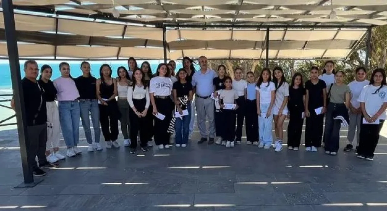 Başkan Karataş, Şampiyon Kızlarla Buluştu