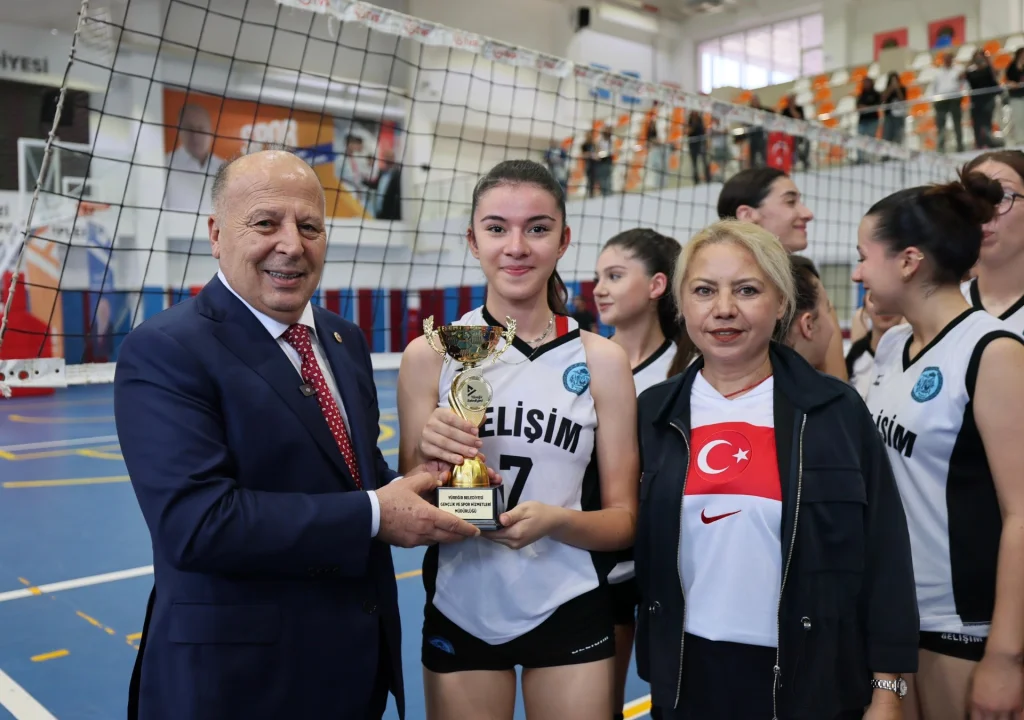 Yüreğir’de Cumhuriyet Aşkı Sokağa Taştı!