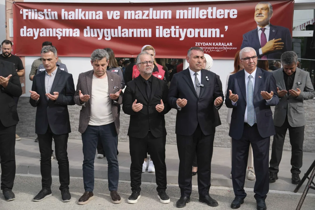 Zeydan Karalar istedi, Adana’dan Gazze’ye insani yardım gitti