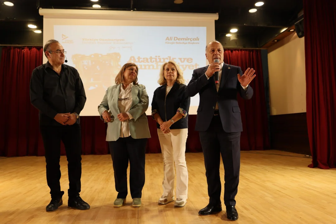 Sunay Akın Adana’da “Atatürk ve Cumhuriyet”i Anlattı 