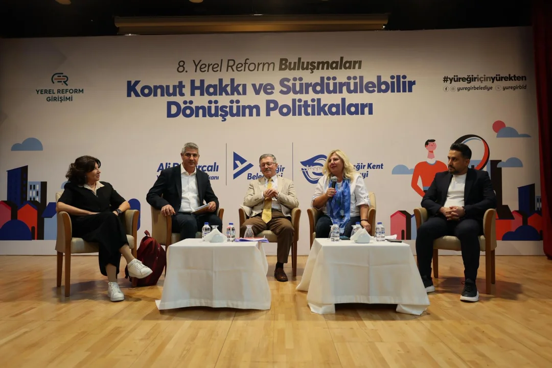 YÜREĞİR’DE ‘KONUT HAKKI VE DÖNÜŞÜM’ PANELİ