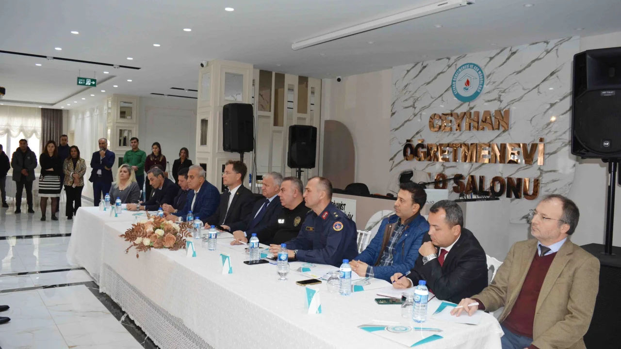 Ceyhan’da Muhtarlar Toplantısı Düzenlendi