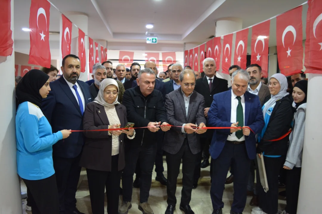 Ceyhan’da “Çanakkale Gezici Müzesi” Sergisi Açıldı