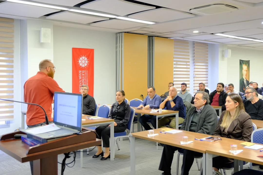 Adana’da “Diksiyon ve Yapay Zekâ Çağında Habercilik” Eğitimi Düzenlendi 