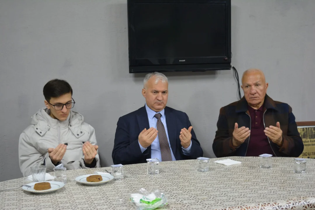 Ramazan Kurtyemez Adapınar’da Birlik Sofrasında