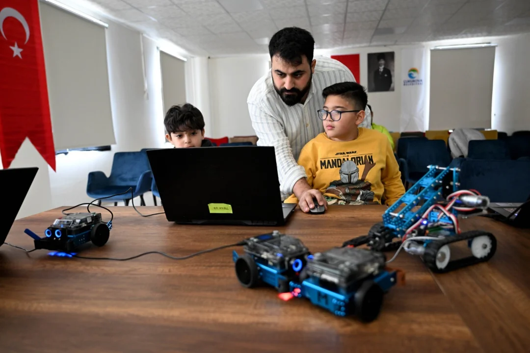 Çukurova’da gençler teknolojiyle geleceğe hazırlanıyor 