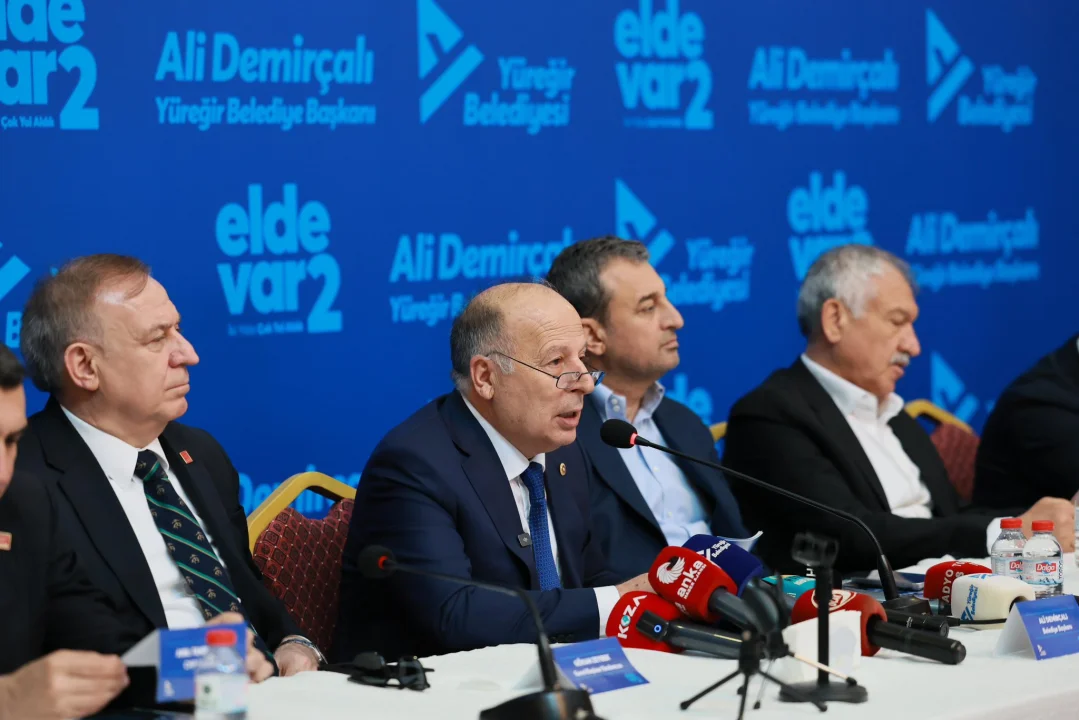 Yüreğir’de Değişim Verilerle Anlatıldı: “Elde Var 2” Toplantısı Gerçekleşti 