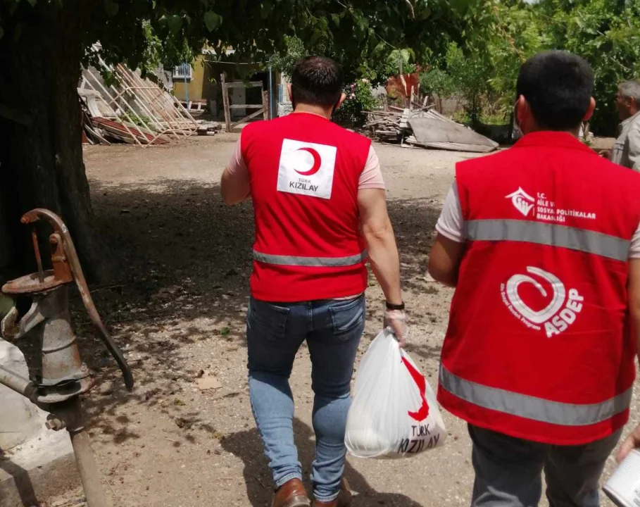 Ceyhan’da Kızılay’dan Gönüllere Dokunan Yardımlar: Binlerce Aileye Destek 