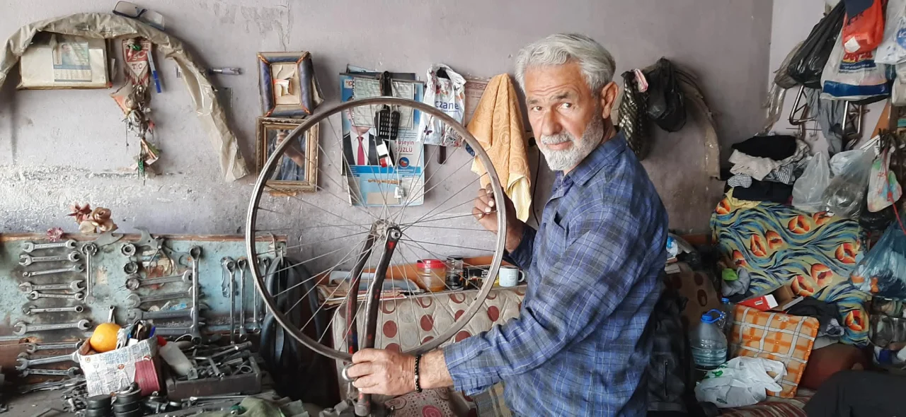 Yarım Asırlık Ustalık: Ceyhan’ın Bisikletçi Ali’si 