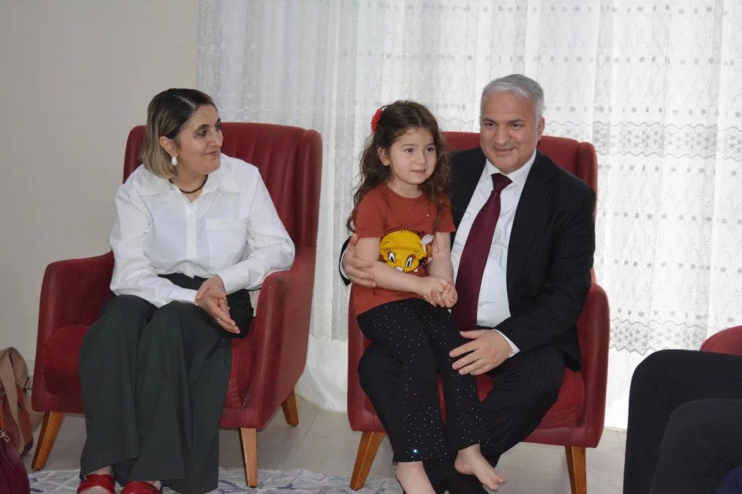 Ceyhan Kaymakamı’ndan Şehit Annelerine Anneler Günü Ziyareti 