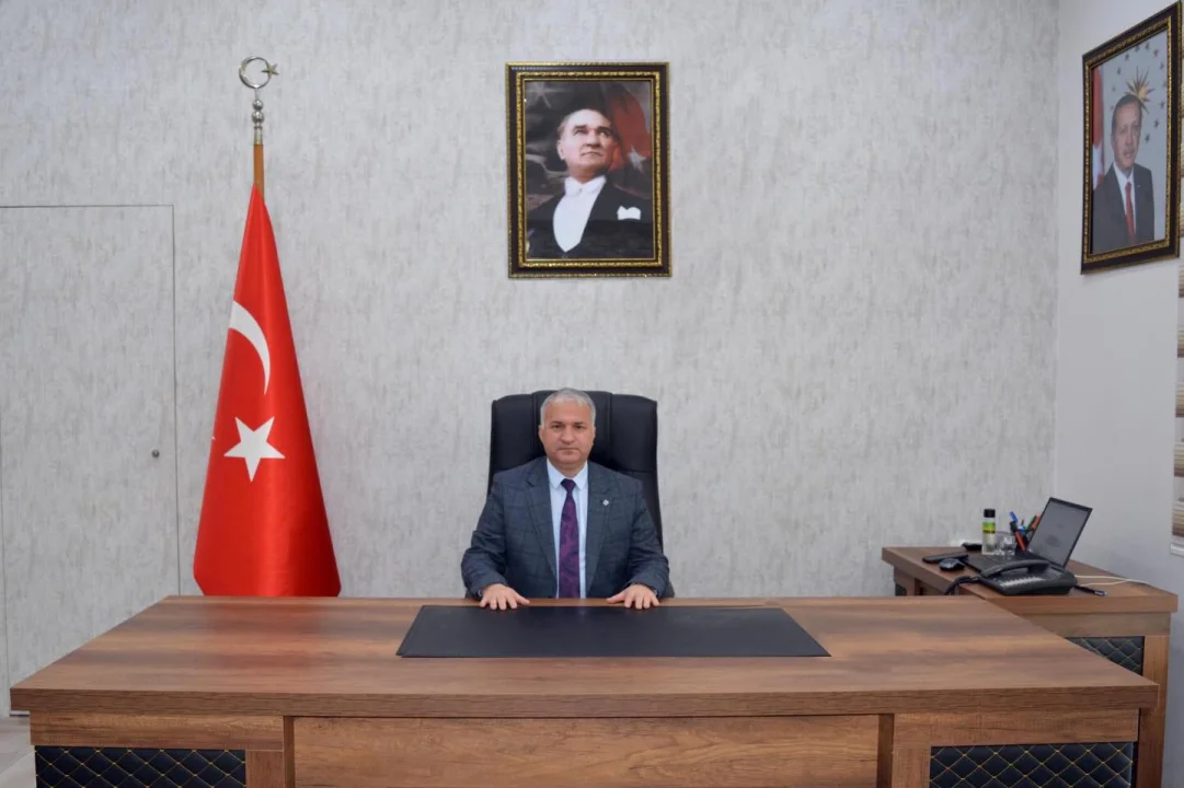 19 Mayıs’ın 107. yılı: Ceyhan Kaymakamı Kurtyemez’den ‘yeniden diriliş’ vurgusu