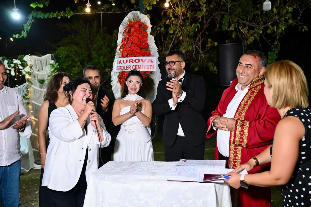 UMUT VE ESRA DÜNYA EVİNE GİRDİ 