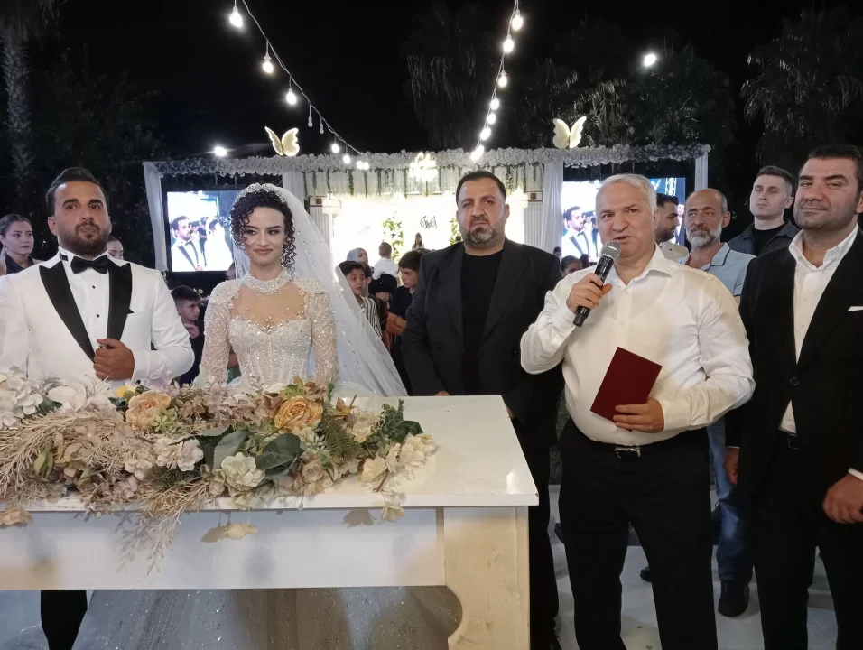 Ceyhan'da Görkemli Düğün: Tuğba ve İlhan Dünya Evine Girdi
