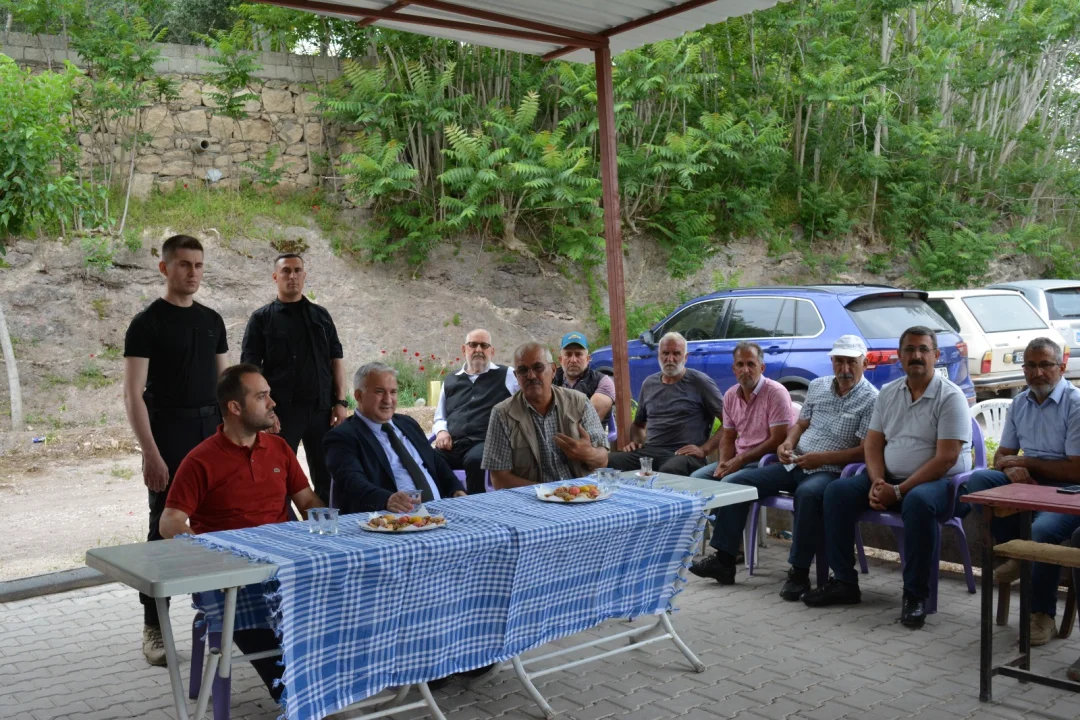  Kurtyemez, Vatandaşlarla bir araya geldi.  