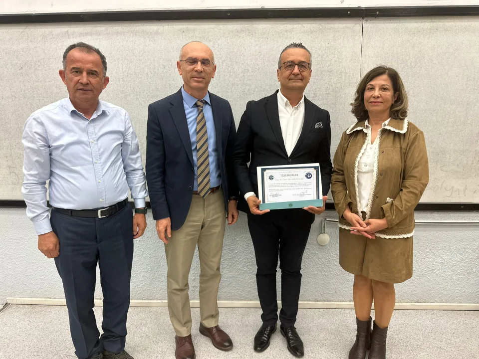 Doç.Dr. Halefoğlu, “Atatürk ve Liderlik” başlıklı sunumunu gerçekleştirdi. 